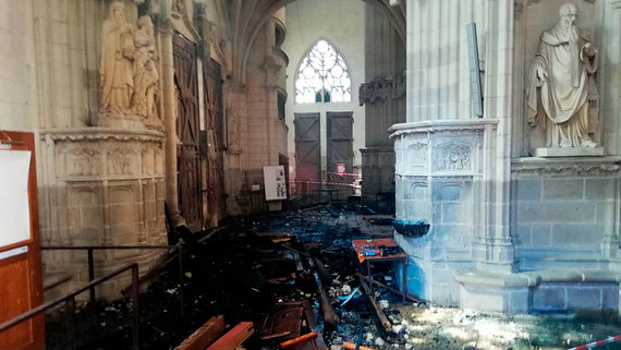 Как выглядит кафедральный собор в Нанте после пожара. Фотографии