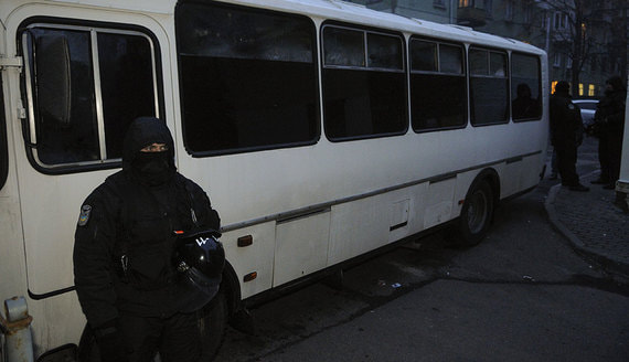 В Луцке на западе Украины мужчина взял в заложники пассажиров автобуса