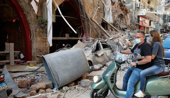 В результате взрыва в Бейруте около 300 000 человек остались без жилья