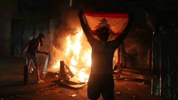 Протестующие в Бейруте потребовали отставки президента и роспуска парламента