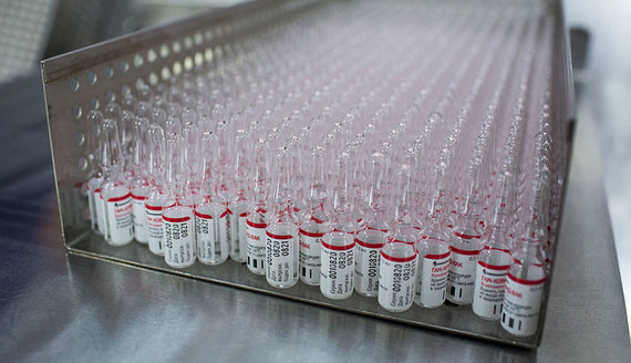 Вьетнам решил закупить партию российской вакцины от коронавируса