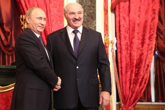 Лукашенко заявил о договоренности с Путиным о помощи