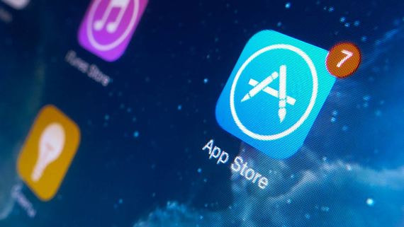 Apple требует, чтобы все размещенные в App Store приложения, в которых пользователи совершают внутренние покупки использовали платежную систему iTunes, за что взимается комиссия в 30%
