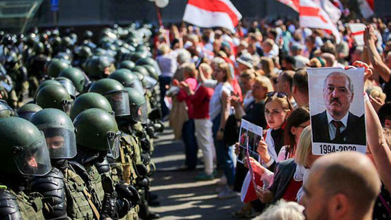 Белорусские власти начинают активно бороться с протестующими