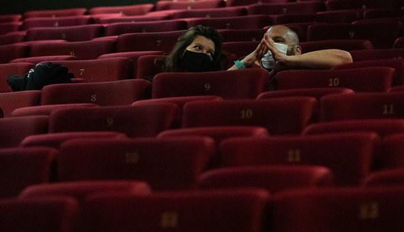 В Санкт-Петербурге разрешат работу кинотеатров и фуд-кортов