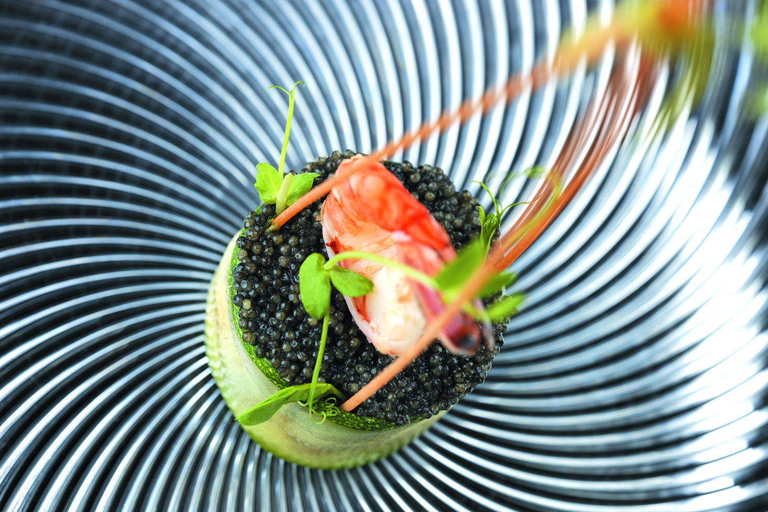 Два раза в неделю в баре проходит бесплатный икорный мастер-класс