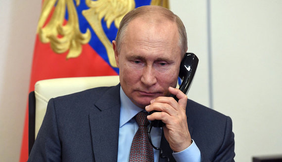 В Кремле рассказали детали телефонного разговора Путина и премьера Японии