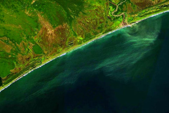 ТАСС: загрязнение воды у берегов Камчатки произошло из-за течи в коммерческом танкере