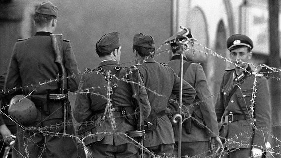 ГДР от строительства до падения Берлинской стены. Фотогалерея