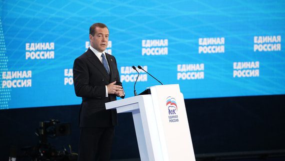 Медведев предложил бесплатно выдавать лекарства по рецептам врачей