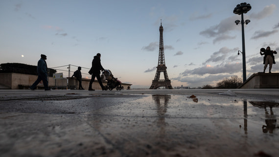 В Париже введут комендантский час из-за коронавируса