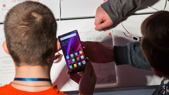 Смартфоны Xiaomi вырвались на второе место по продажам в России