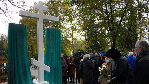 В Москве открыли памятник Марку Захарову