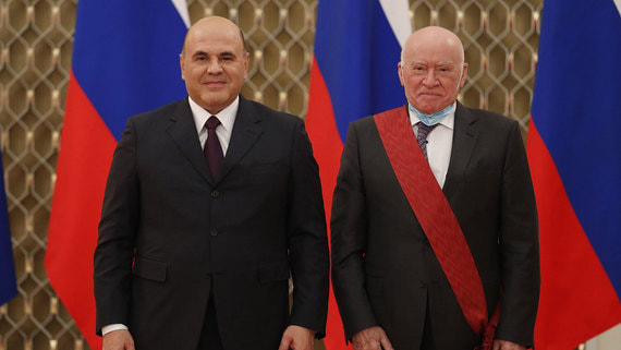Премьер Михаил Мишустин наградил медиков вместо президента Владимира Путина
