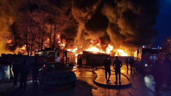 Пожар в промзоне в Московской области. Фото