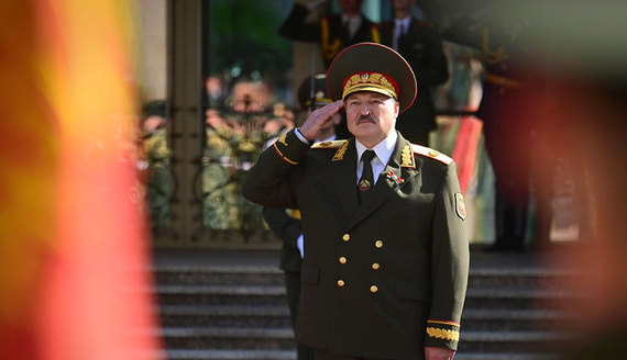 Лукашенко повысил в званиях глав силовых ведомств