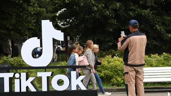 Власти США отсрочили запрет работы TikTok в стране на 15 дней