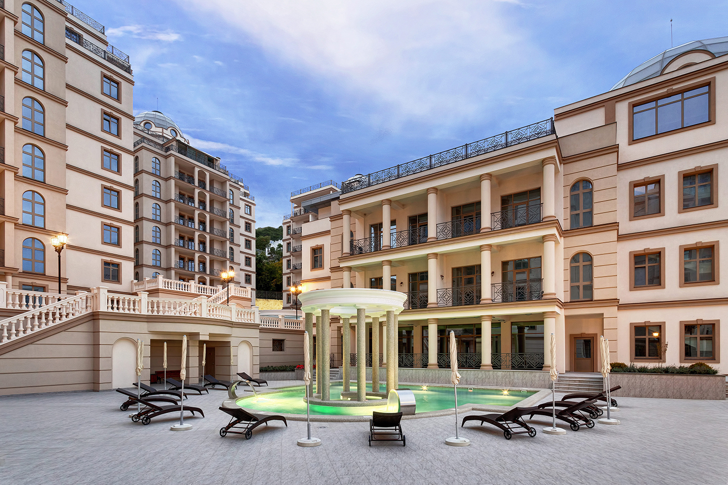 Новый комплекс резиденций «Дипломат» расположен в поселке Ореанда, в парковой зоне Ливадии&nbsp; 