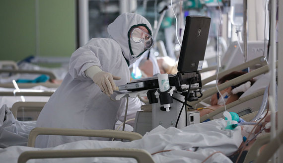 В России за сутки от коронавируса умерли 569 человек