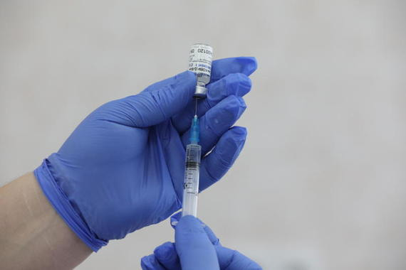 Минздрав одобрил вакцинацию лиц старше 60 лет «Спутником V»