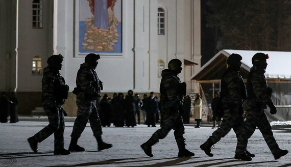 Силовики взяли штурмом Среднеуральский женский монастырь. Фотогалерея