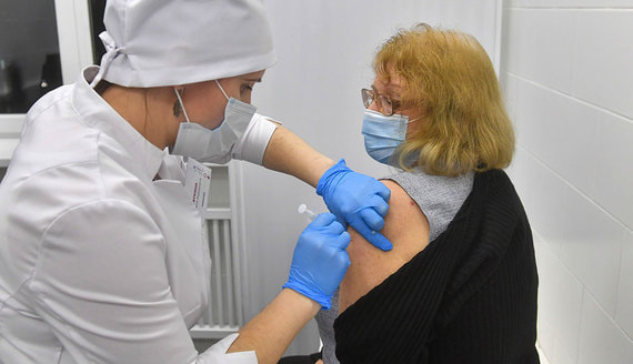 Силуанов оценил вакцинацию россиян от COVID-19 в пределах 100 млрд рублей