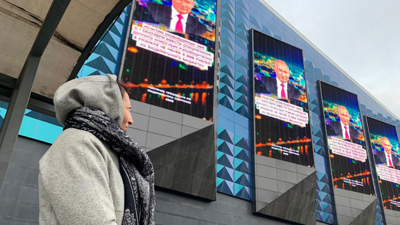 Владелец рекламных конструкций на фасадах прокомментировал отмену трансляции Путина