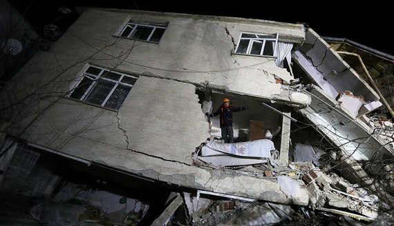 Последствия мощного землетрясения на востоке Турции