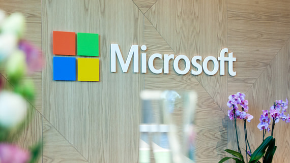 Microsoft представила колонки для расшифровки онлайн-совещаний в реальном времени