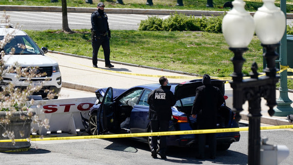Водитель протаранил ограду Капитолия в Вашингтоне и ранил двух полицейских