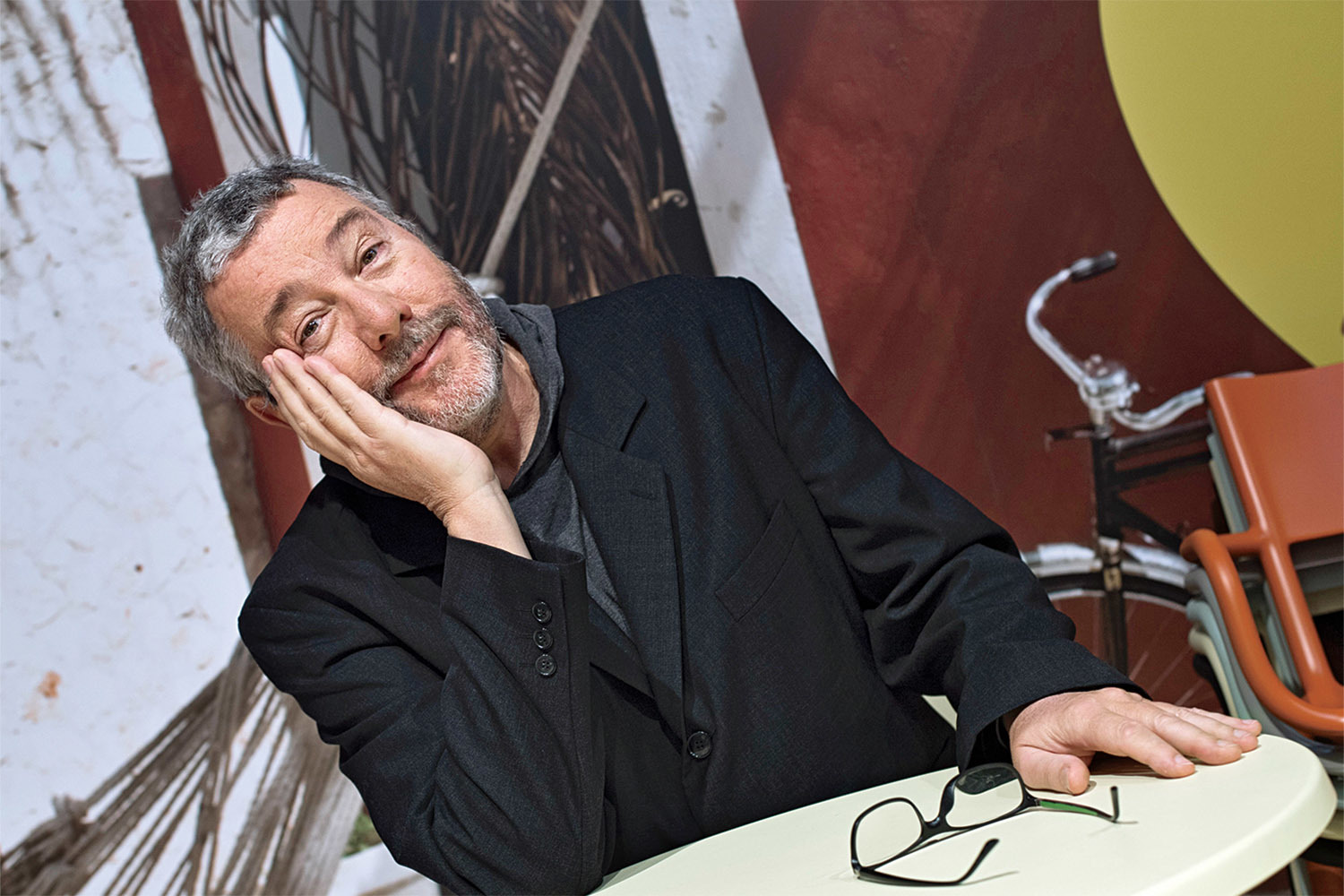 В этом году Филипп Старк пополнил свою коллекцию ароматов и выпустил новинку – парфюм Peau d`Amour («Кожа любви»)