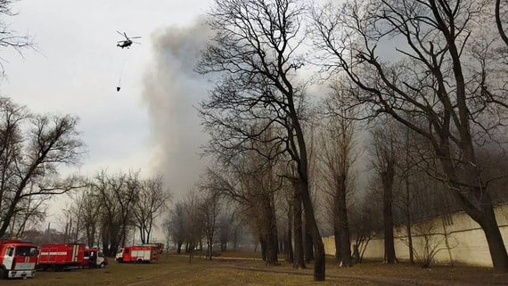 Военные вертолеты присоединились к тушению пожара в Петербурге
