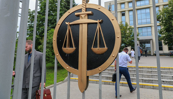 В Госдуме предложили запретить адвокатам проносить телефоны в колонии