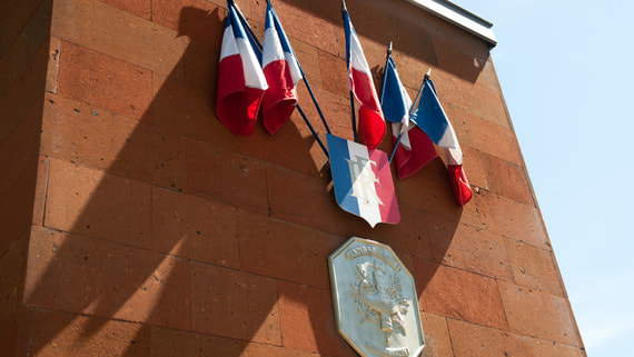 Генконсульство Франции в РФ возобновит прием заявок на продление пятилетних виз