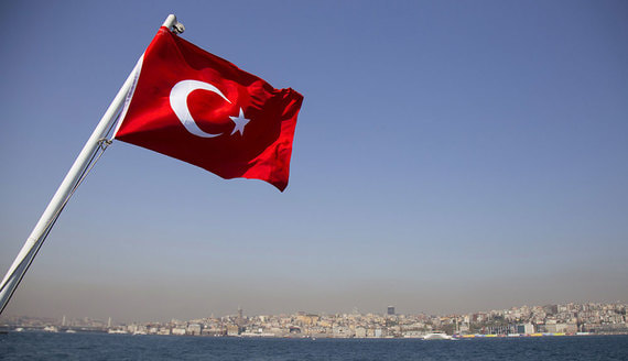 Турция отменила обязательные ПЦР-тесты для привившихся и переболевших россиян