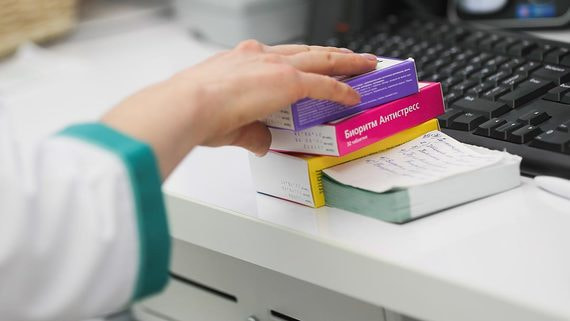 Продажи лекарств за четыре месяца упали на 13%