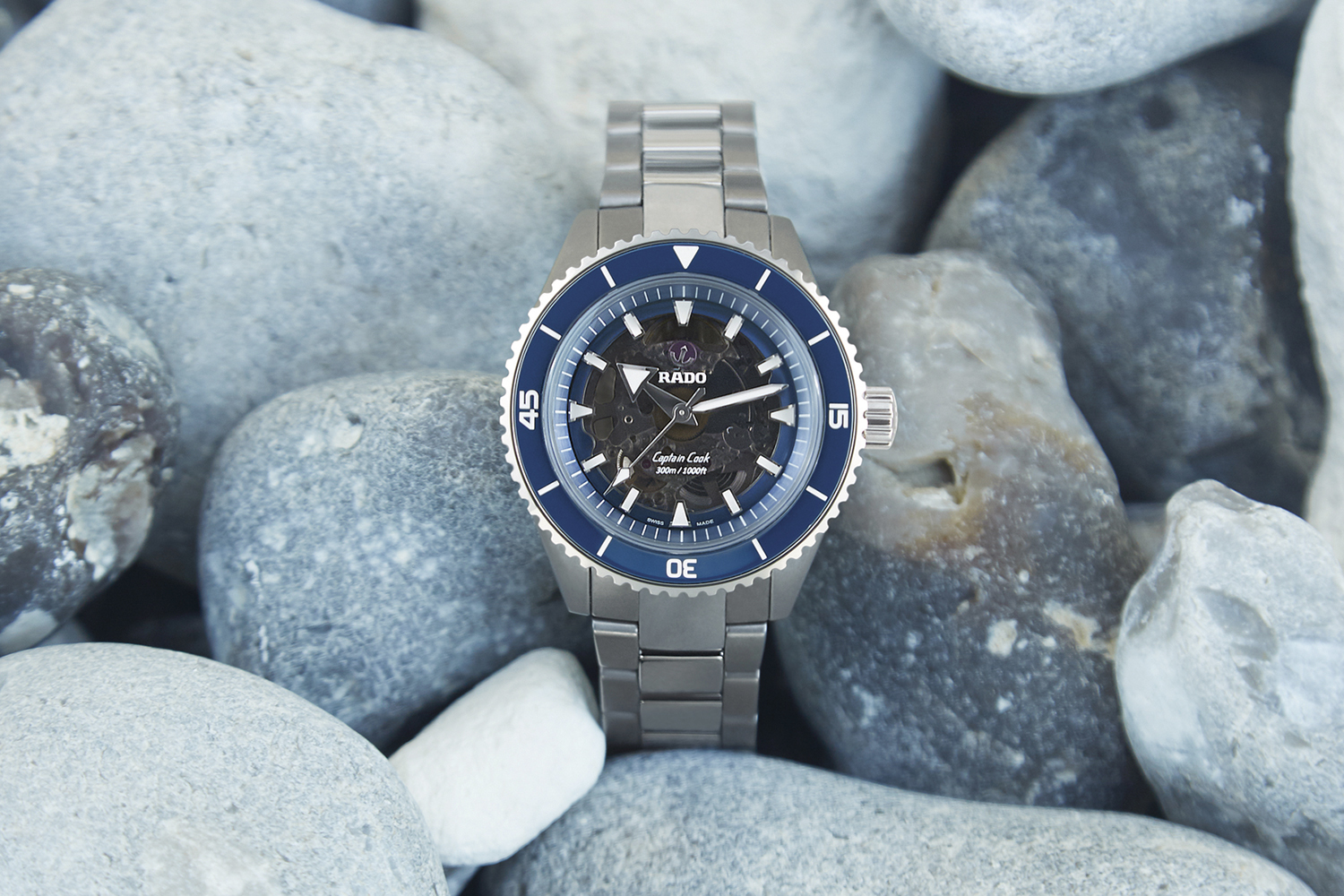 Винтажные по облику часы Rado Captain Cook впервые созданы полностью в высокотехнологичной керамике