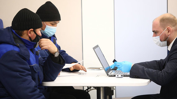 В Москве начали вакцинировать от коронавируса трудовых мигрантов