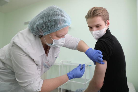 Гинцбург сообщил о миллионе привитых от коронавируса россиян