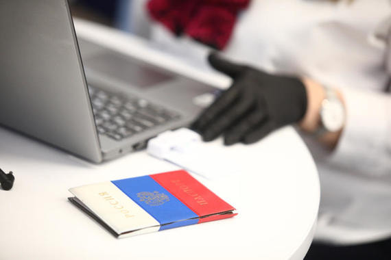 Число получивших гражданство России иностранцев выросло более чем на треть