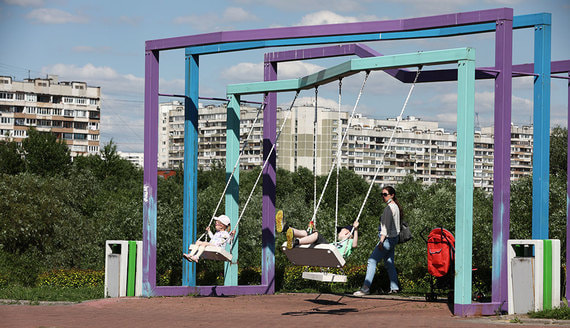В Подмосковье разрешили непривитым жителям пользоваться детскими площадками