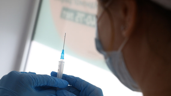В Москве вакцинировали от коронавируса первую группу детей