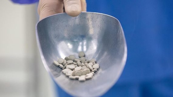 Производство лекарств в России упало почти на 10%