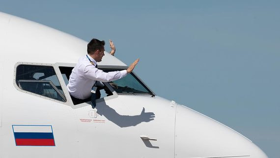 Пилоты просят Мишустина пустить в Россию иностранные вакцины