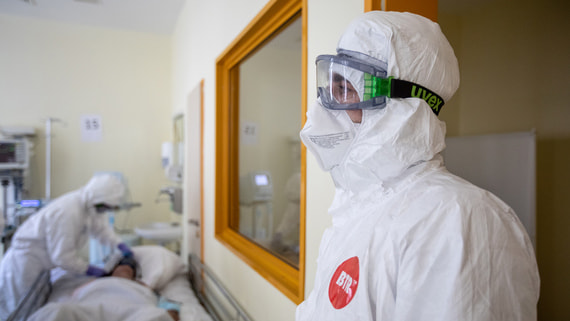 Путин наградил более 250 медиков за вклад в борьбу с пандемией