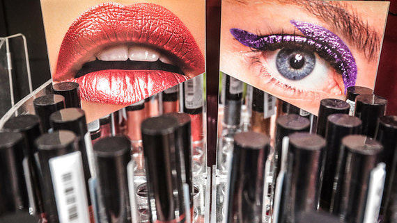 Структура "Яндекса" начала экспресс-доставку косметики