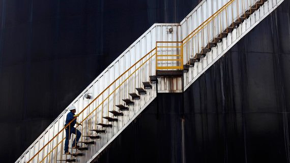 Нефть дорожает на фоне аварии в Мексике и на ожиданиях решений ФРС