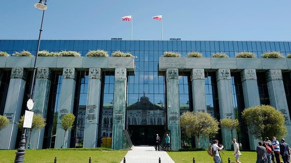Евросоюз подал в суд на Польшу