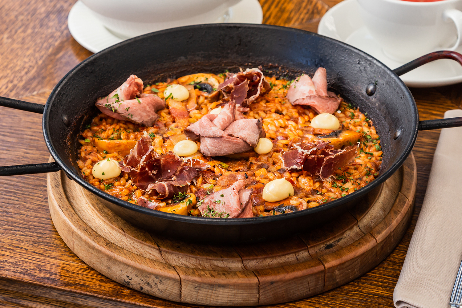 Паэлью в Испании готовят с XV века, и в каждой семье – свой секретный рецепт