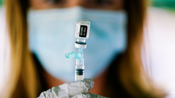 США планируют разрешить въезд вакцинированным от коронавируса туристам